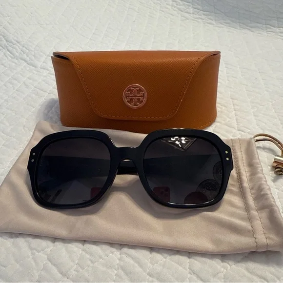 Tory Burch Black and Orange Sunglasses with Oversized Frame Tory Burch | Accessories | Tory Burch Black And Orange  main image 2